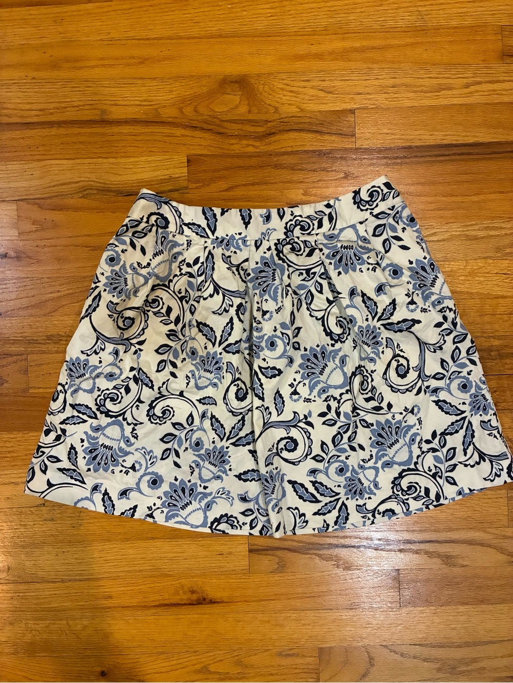 Ann Taylor LOFT Blue and White Floral Paisley Pleated Mini Skirt